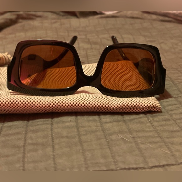 Tory Burch sunglasses tortoise shell brown lenses able to pop colors really good - Picture 10 of 10